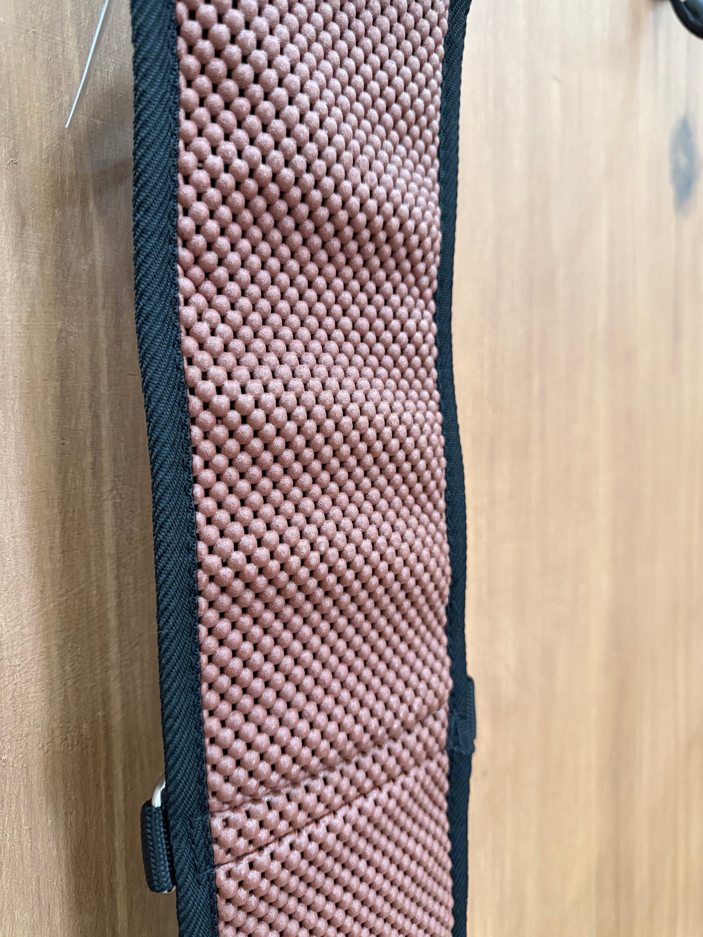 Mesh cinch