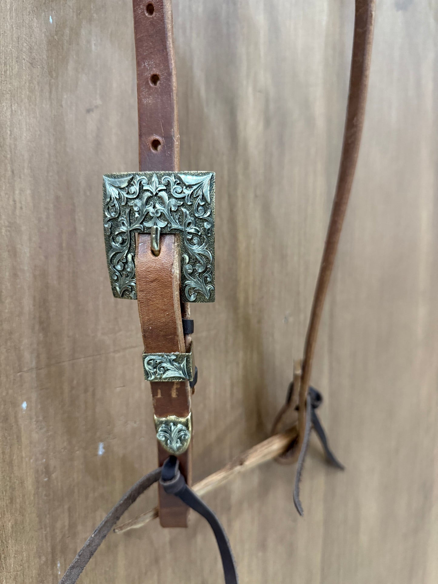 Classic 3/4” one ear with gold buckle set