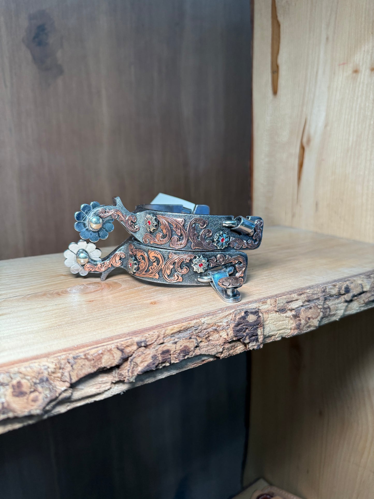 Ladies spurs flower rose gold