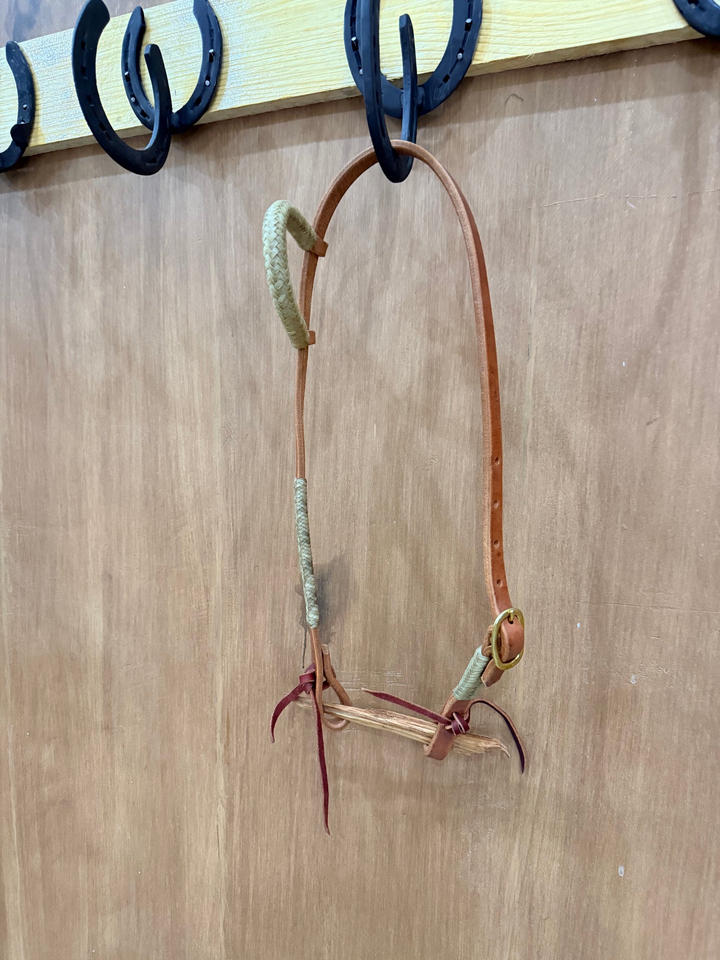 5/8 Classic One ear Headstall Hand-braided rawhide details