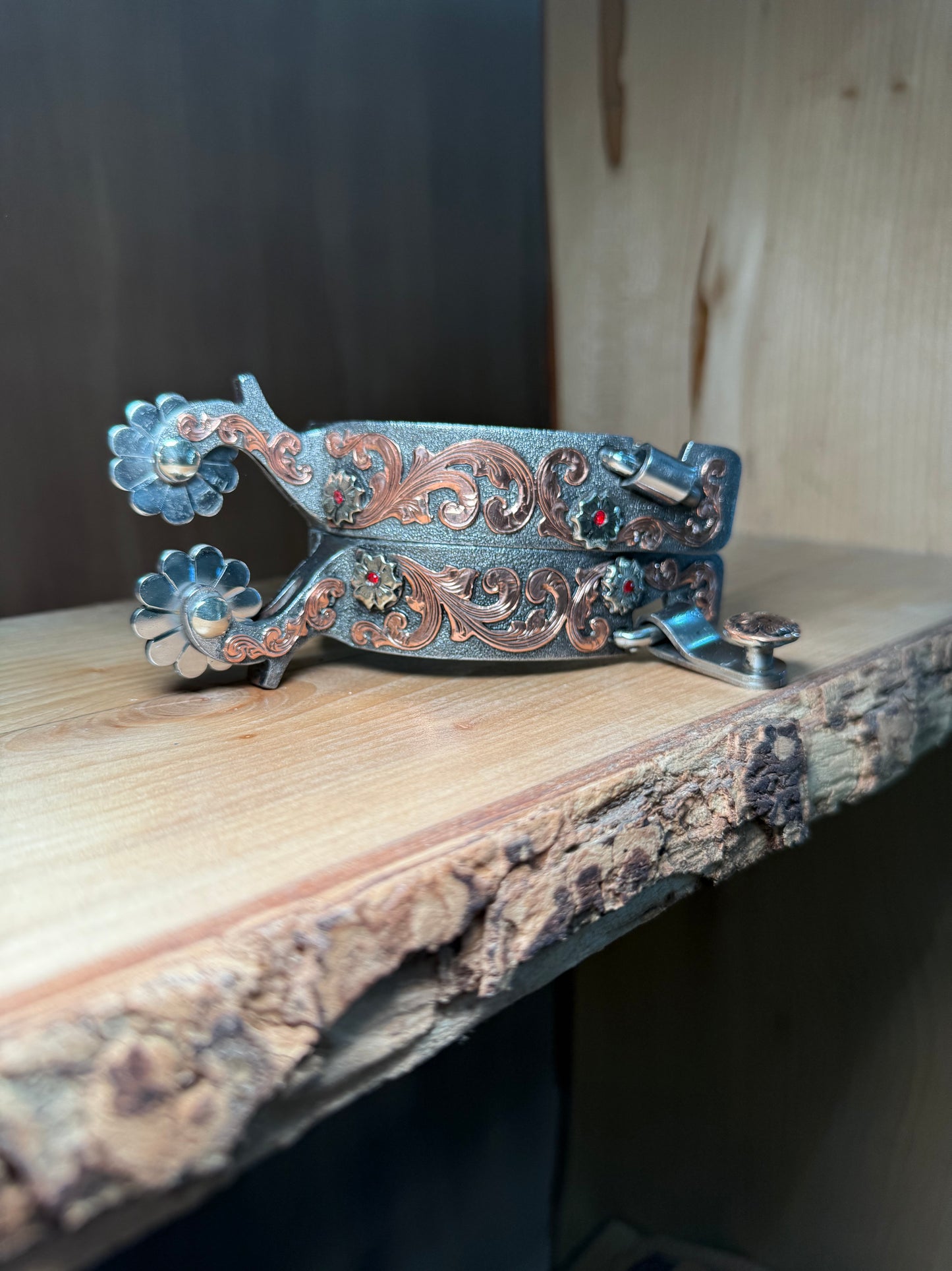Men’s spurs flower rose gold