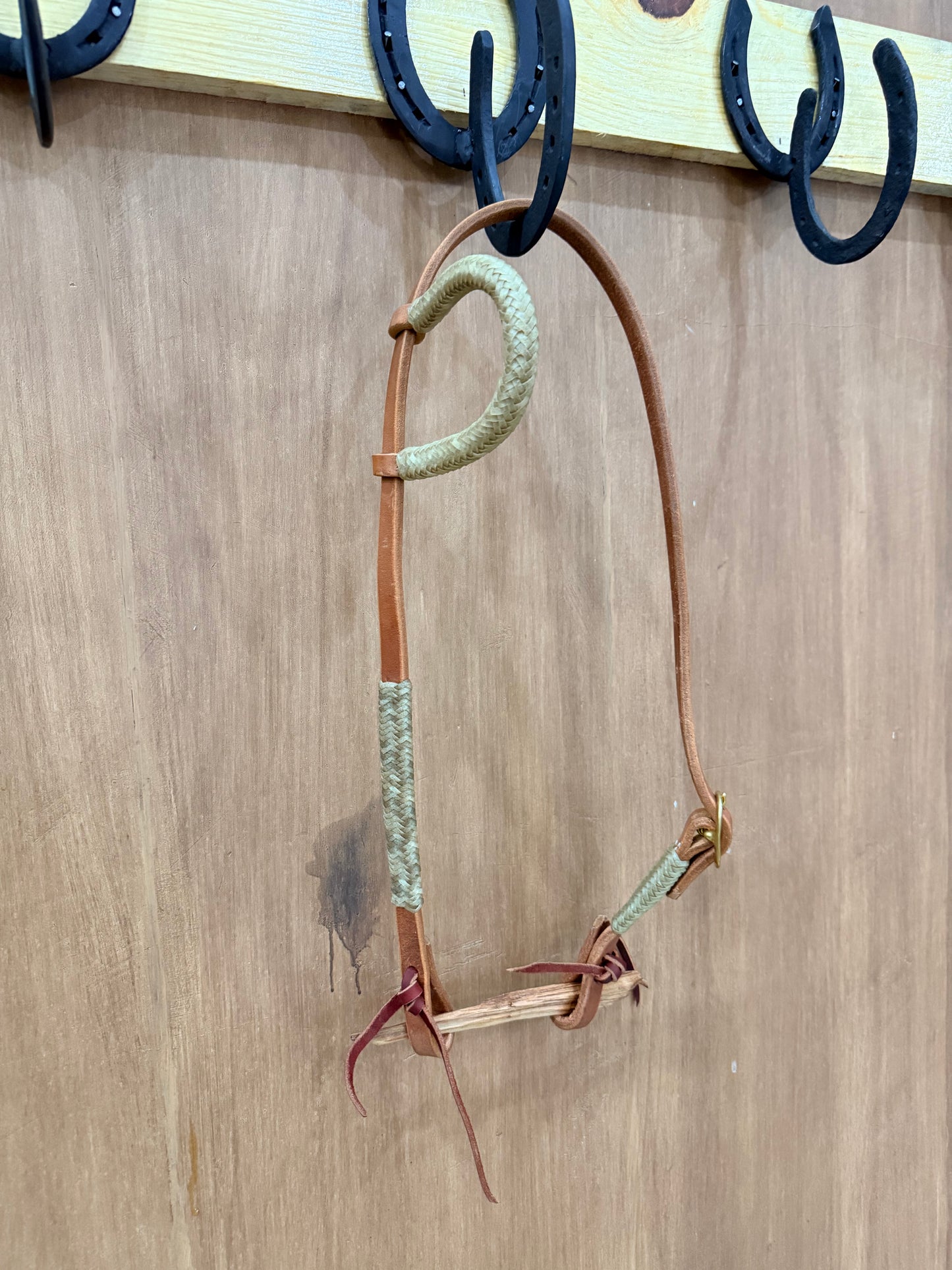 5/8 Classic One ear Headstall Hand-braided rawhide details
