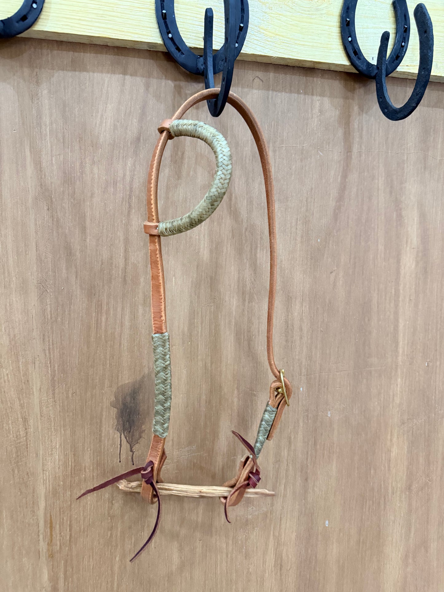 5/8 Classic One ear Headstall Hand-braided rawhide details