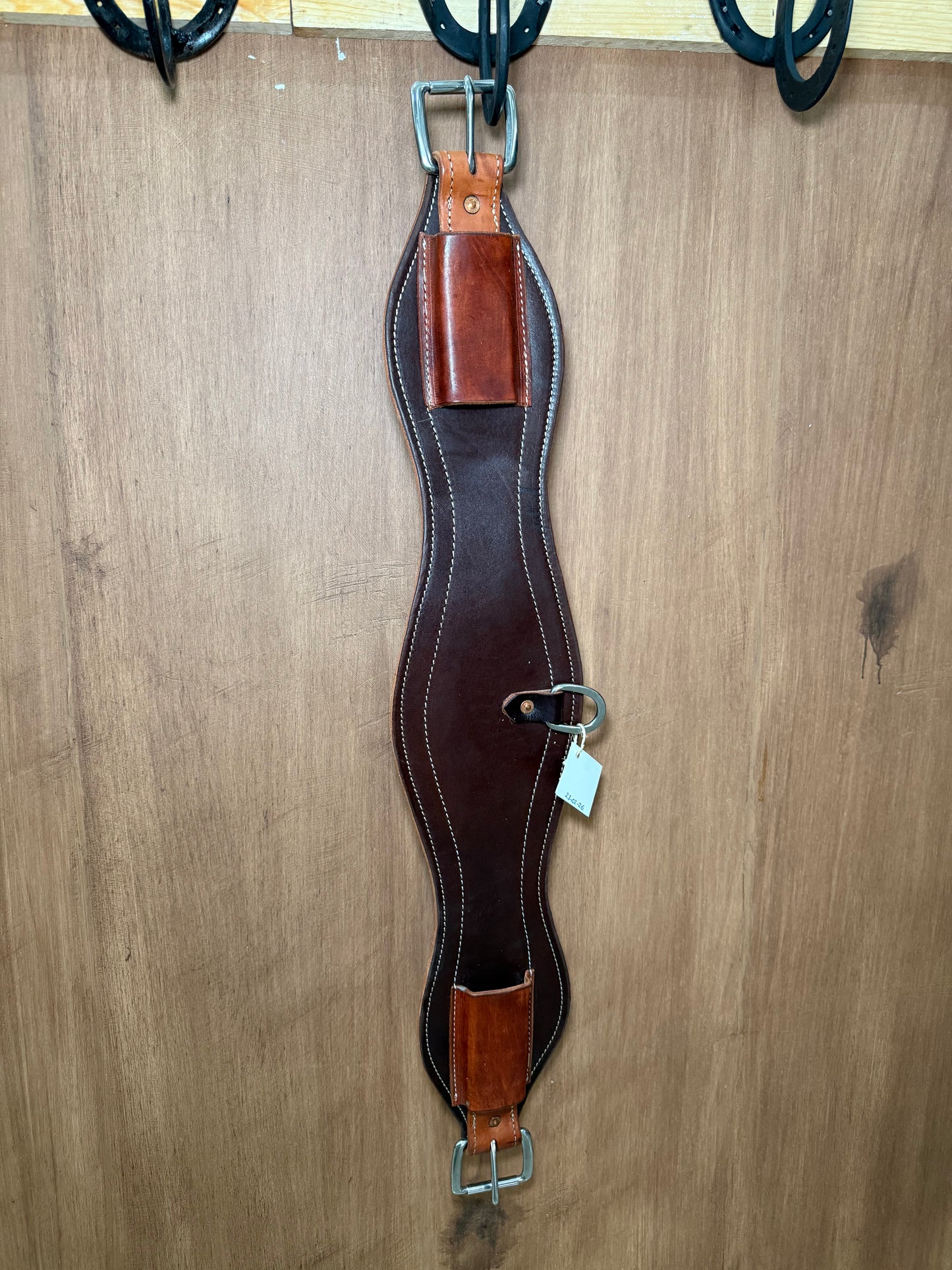 Scalloped back cinch