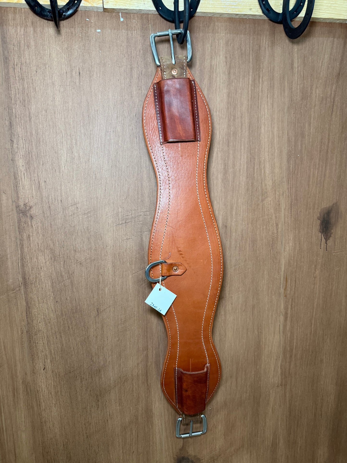 Scalloped back cinch