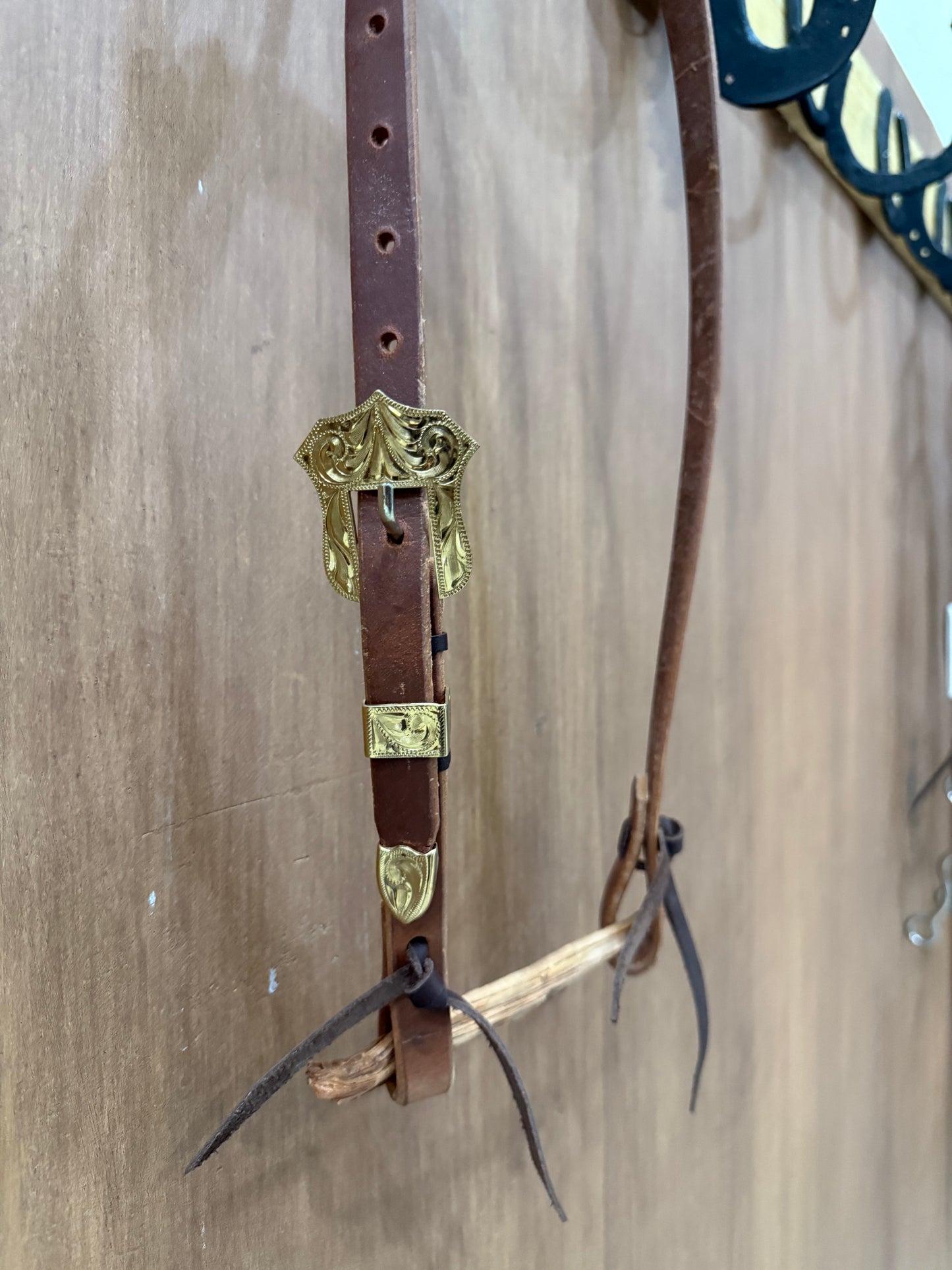 Classic 3/4” one ear with gold buckle set