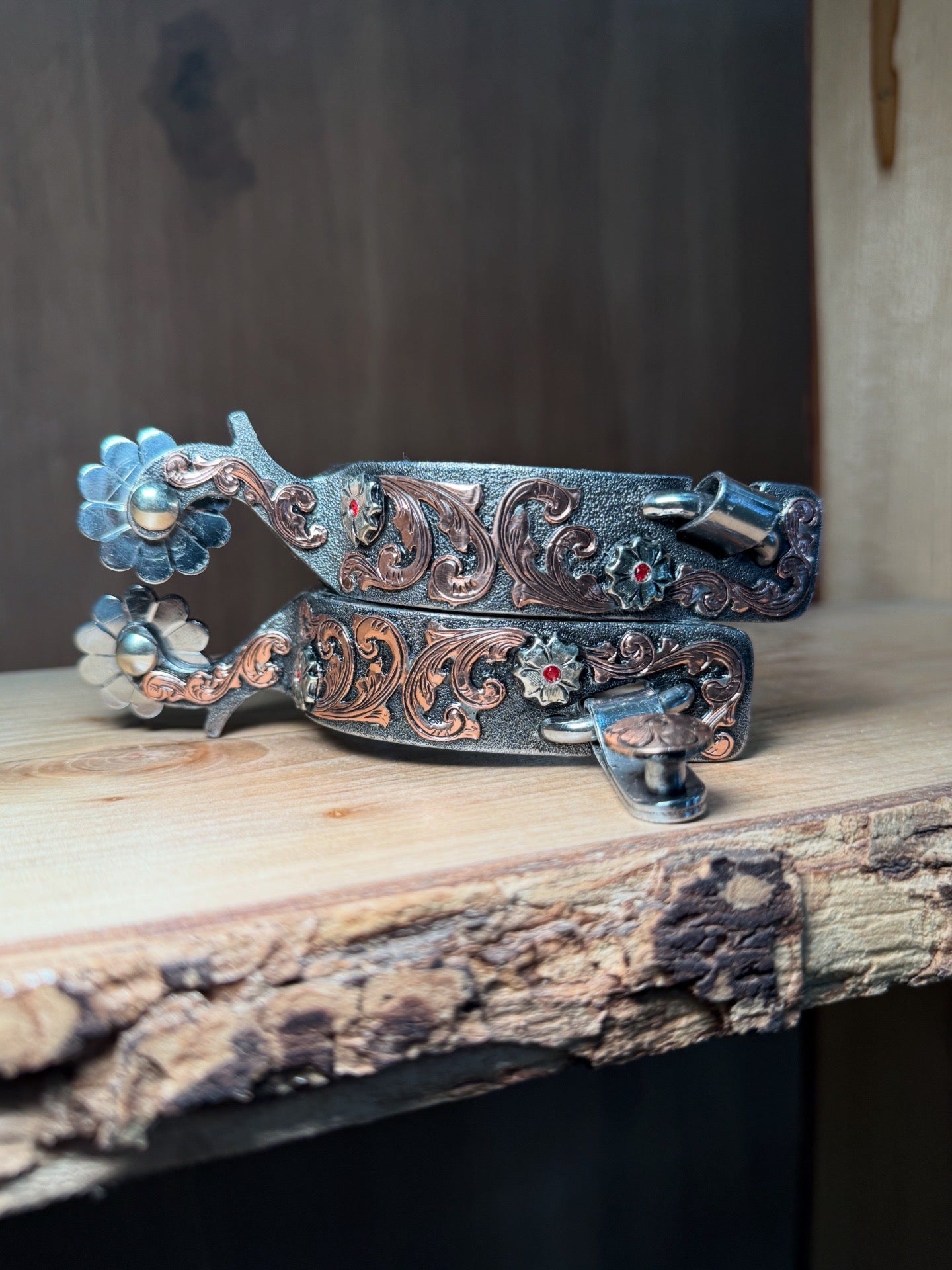 Men’s spurs flower rose gold