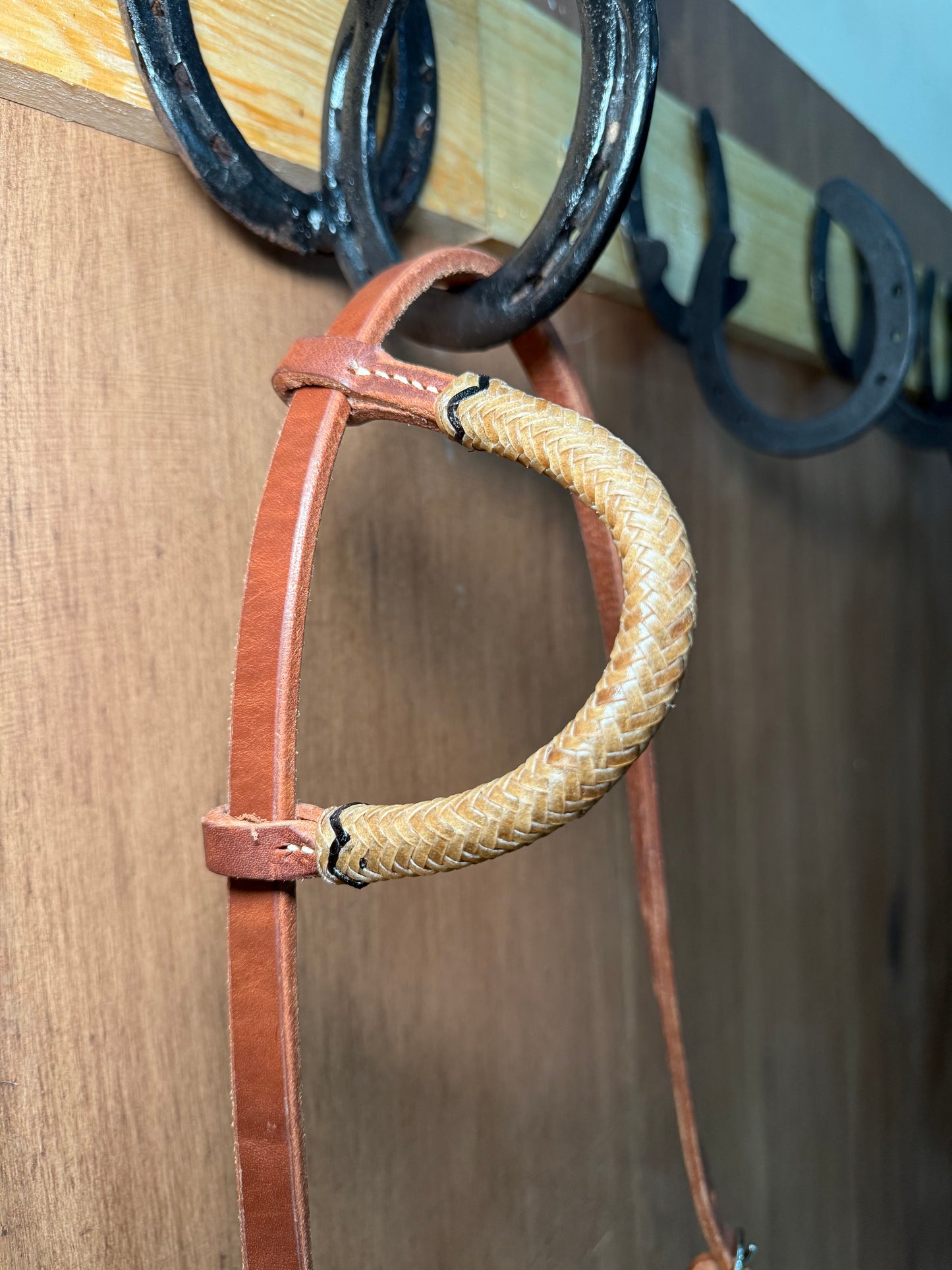 5/8 Classic One ear Headstall Hand-braided rawhide details