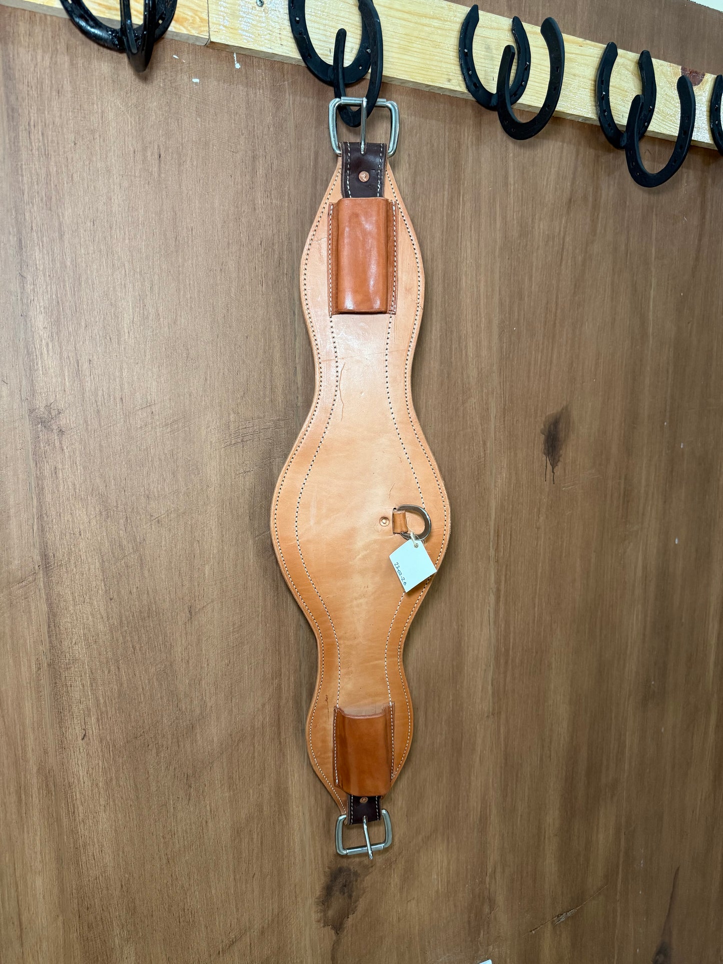 Scalloped back cinch