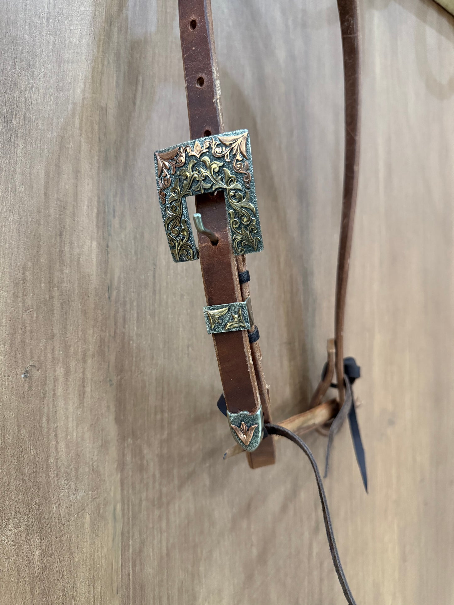 Classic 3/4” one ear with gold buckle set