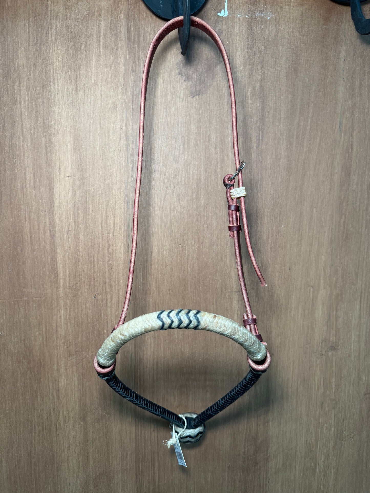 Two-tone rawhide bosal 1/2” with black accents and leather headstall