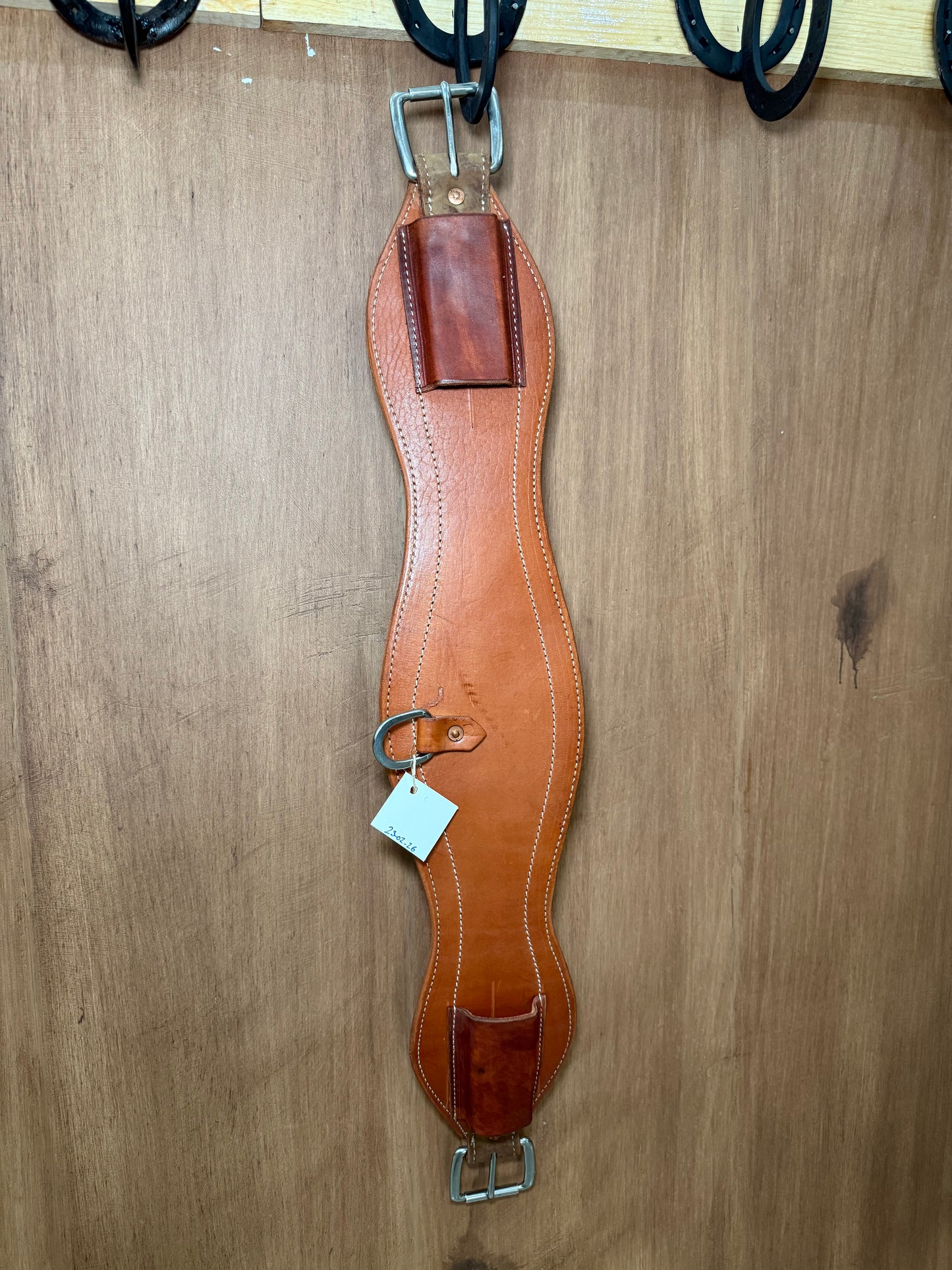 Scalloped back cinch