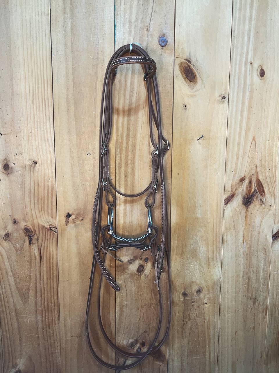 Snaffle bit D with 4 buckle headstall